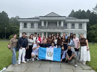 Guatemalan delegation holding the national flag during its Mount Fuji and Hakone visit