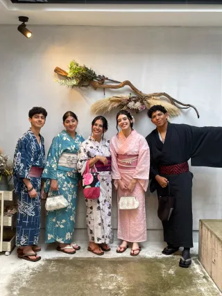 Guatemalan participants wearing traditional Japanese kimono