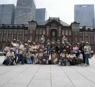 Sanki delegation gathered outside Tokyo Station